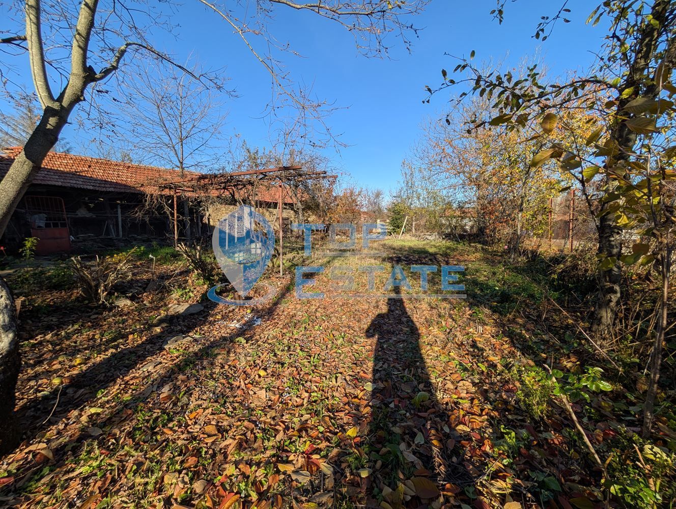 Едноетажна къща с вътрешна баня и тоалетна в село Буря