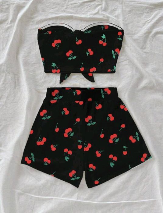Черен летен комплект с черешки