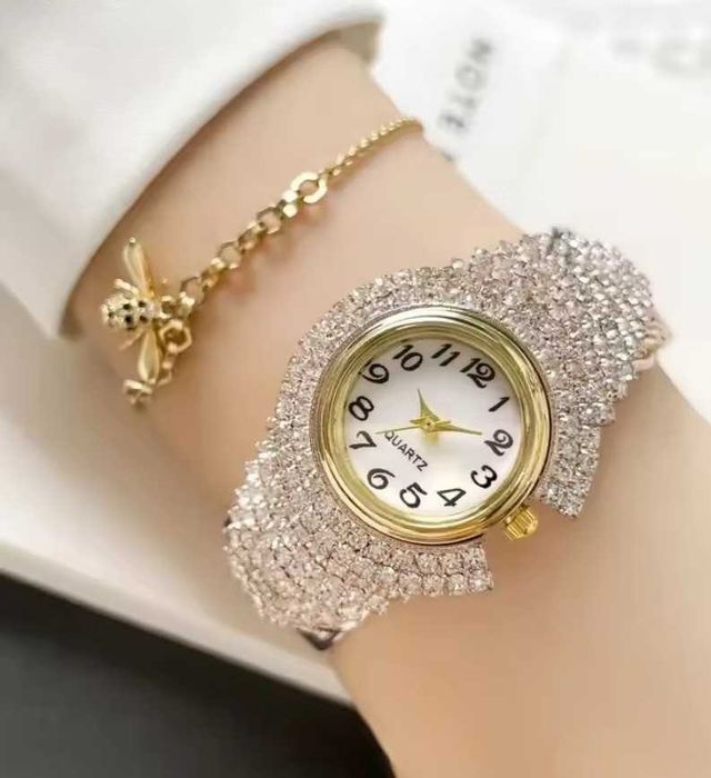 Дамска гривна за часовник, изцяло инкрустирана с кристали