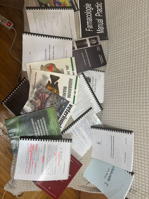 Vand pachet de cărți de Med.  veterinara-Iași cuprins din 15 manuale