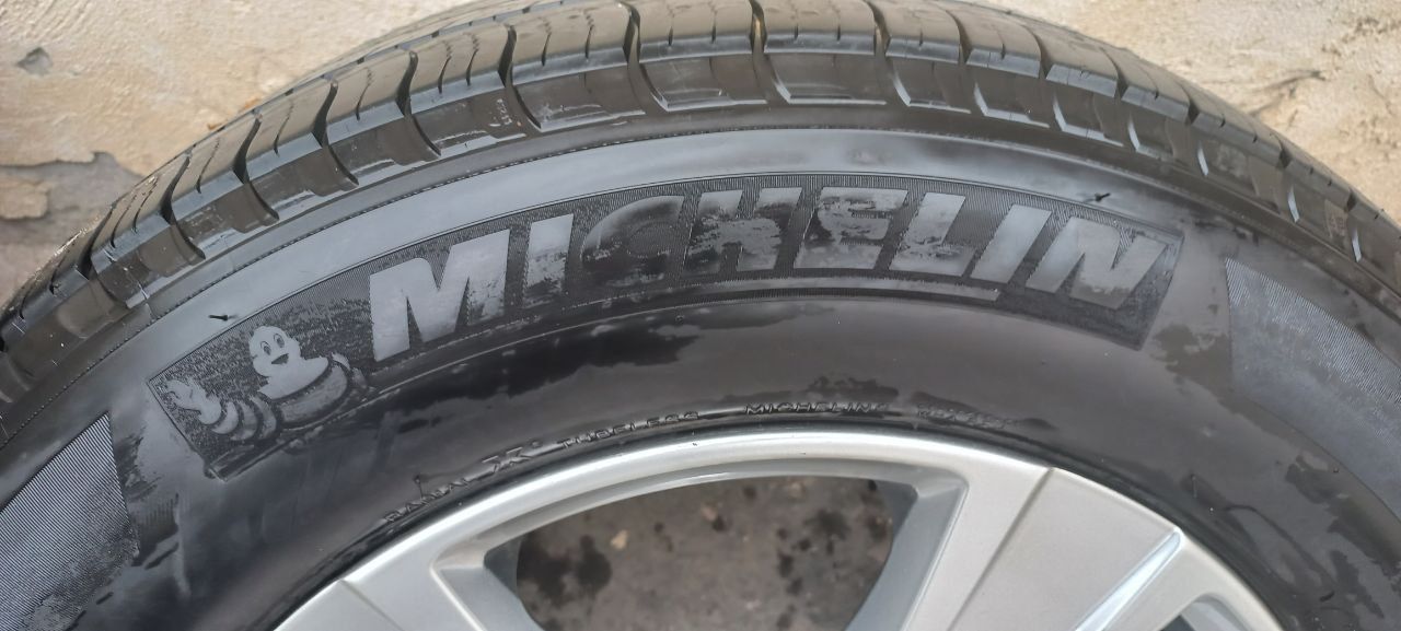 Michelin balon bu 18  P265/60 holati yaxshi .Diska  Italiya arginal  .