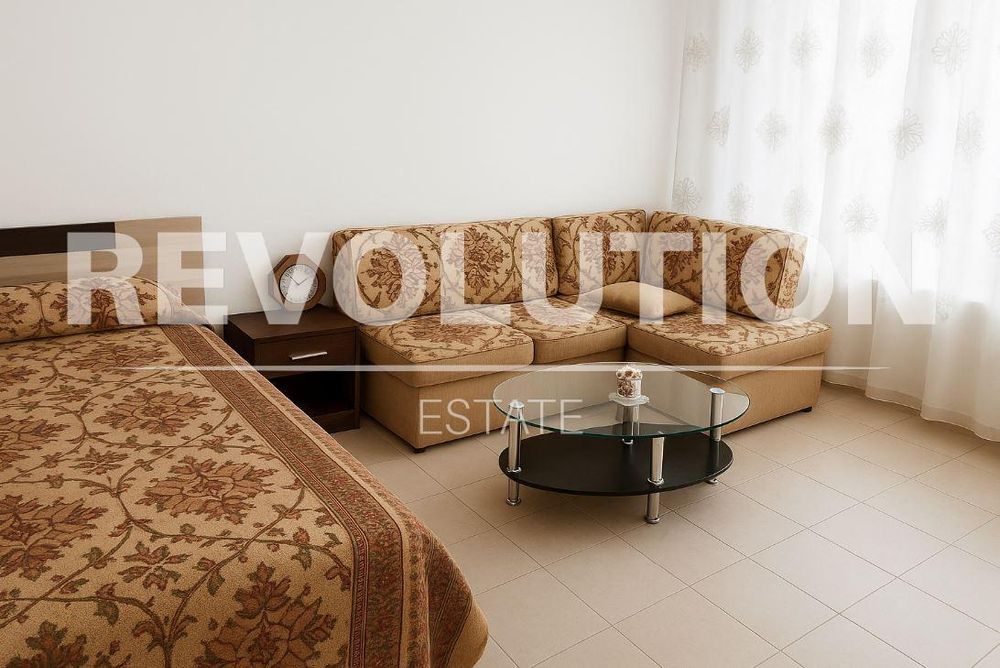 Дава се под наем Двустаен апартамент в Варна, Център - 50 кв.м за 325 € - Снимка #2