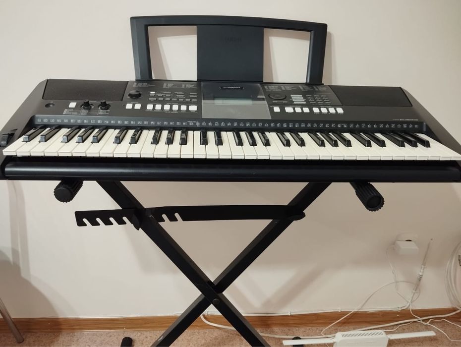 Синтезатор Yamaha psr e423