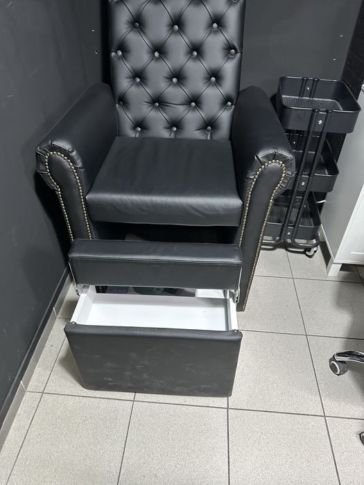 Педикюрен стол чисто нов