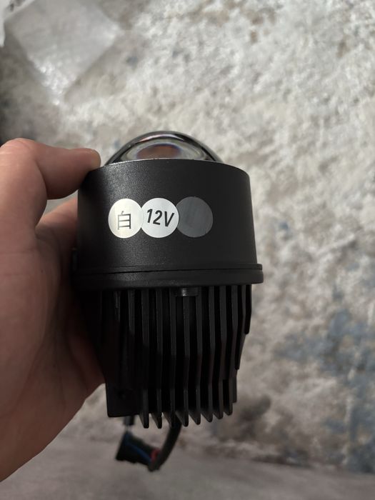 Туманка новая ближний  дальний 1 шт универсальная