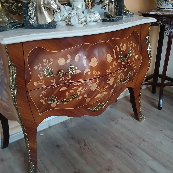 Красив     комод