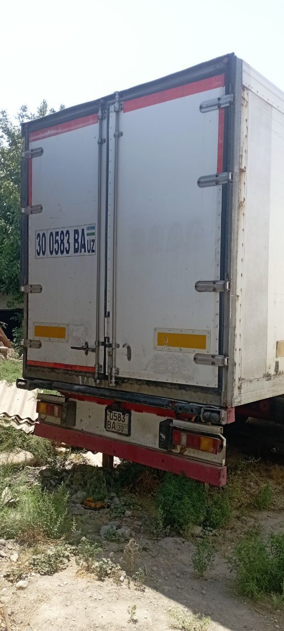 Полу прицеп сотилади