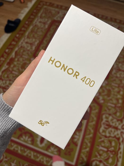 Vand telefon HONOR 400