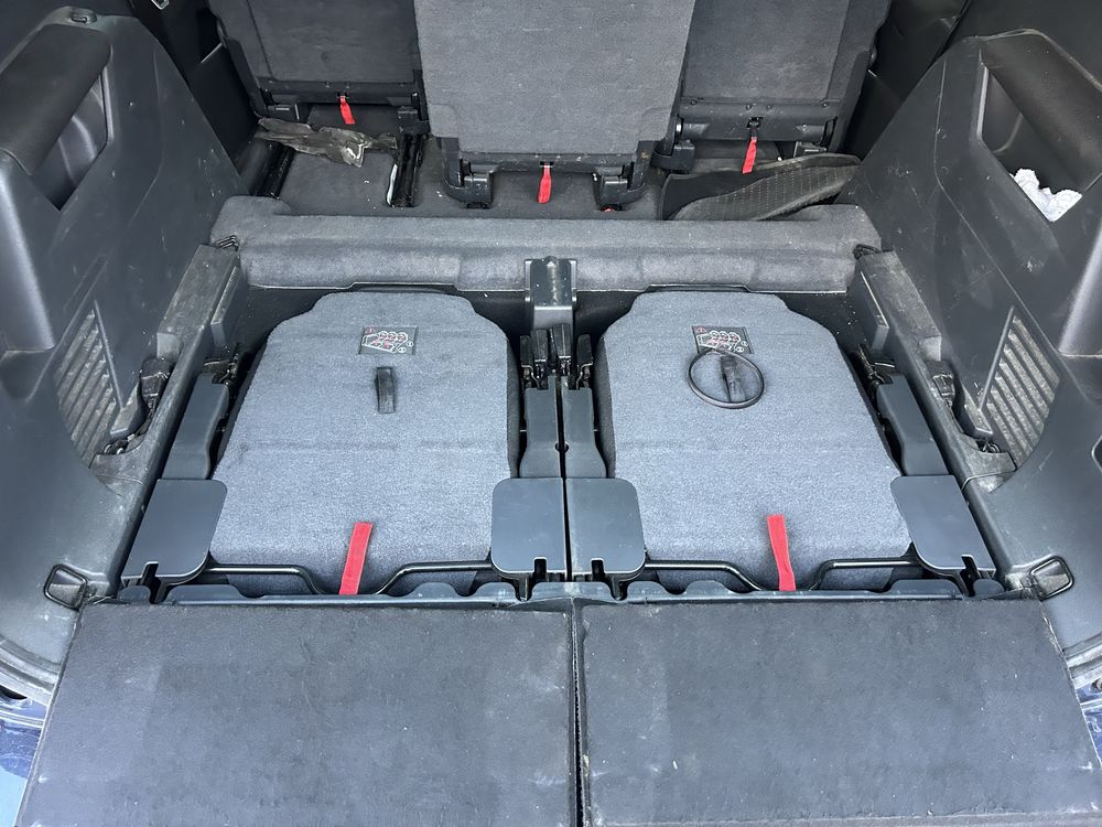 Салон 5 и 7 места isofix монитори Пежо 5008