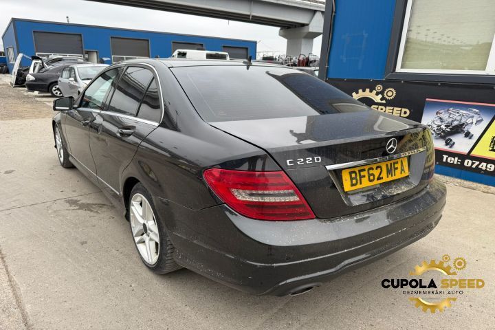 Usa / Portiera spate dreapta culoare 197 Negru Obsidian Mercedes-Benz