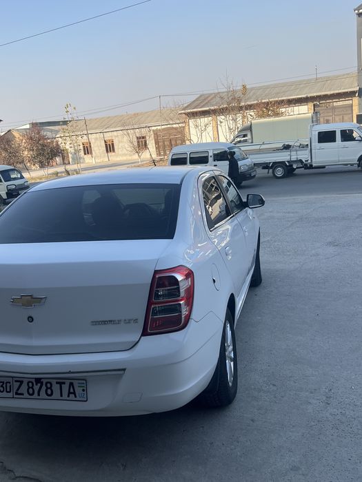 2015 yurgani 157000 kiraska oldi kapot orqa eshikda bor balon yangi 90