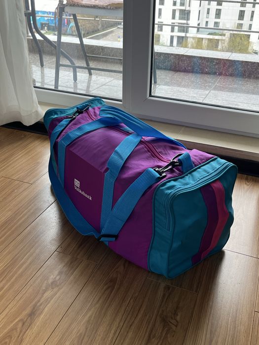 Vând o geantă cu lucruri