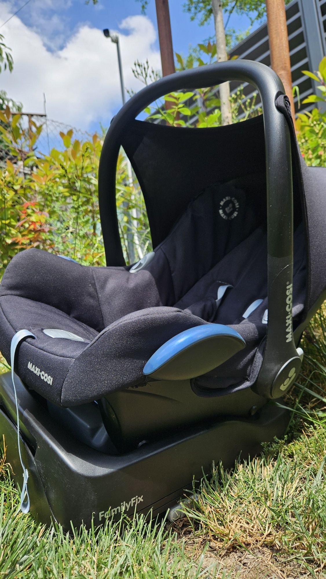 Maxi cosy стол седалка за кола и Isofix Family fix