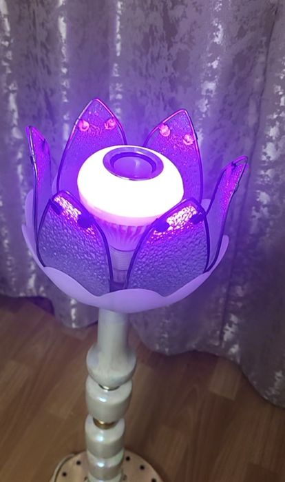 Светильник - цветок с встроенной колонкой wi-fi