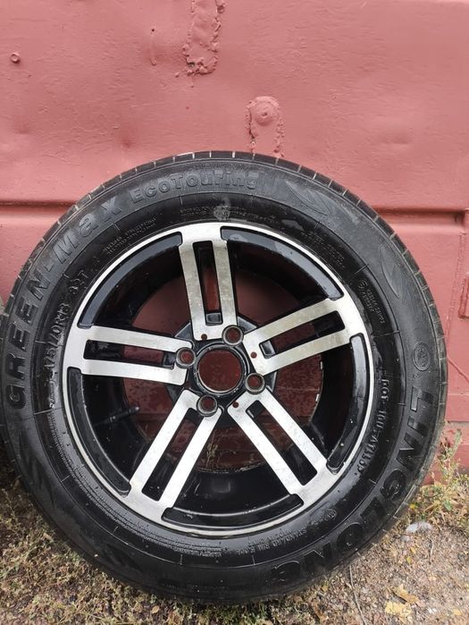 Продам колеса комплект резина как новая диски ровные