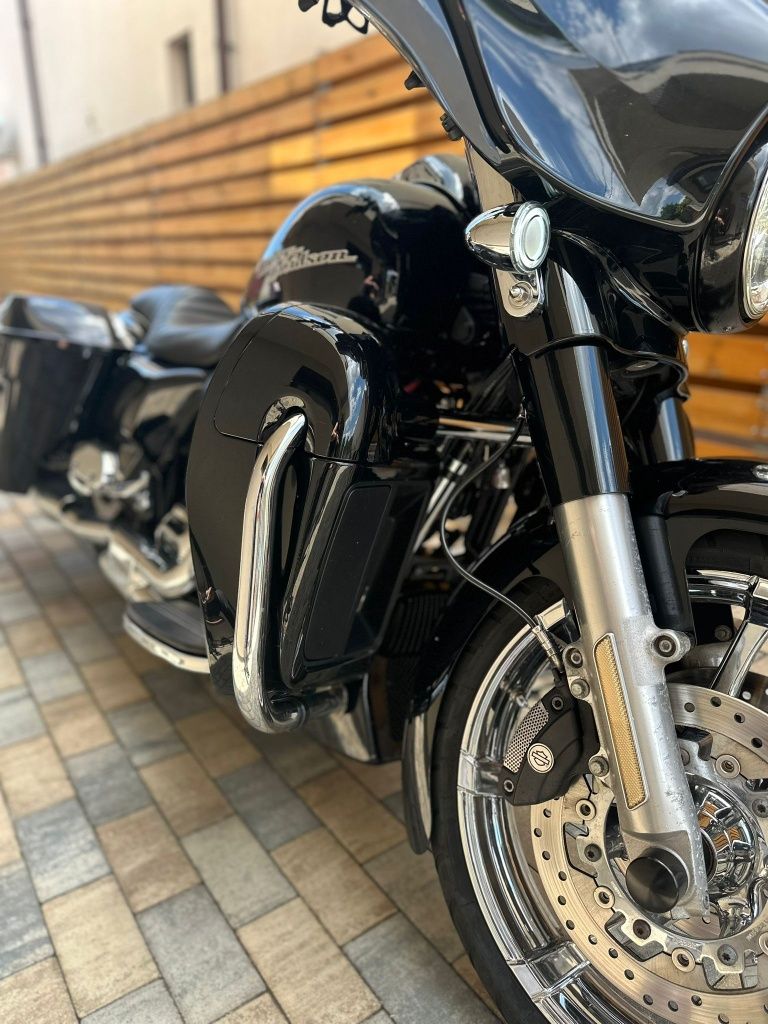Harley Davidson Street Glide Special M8