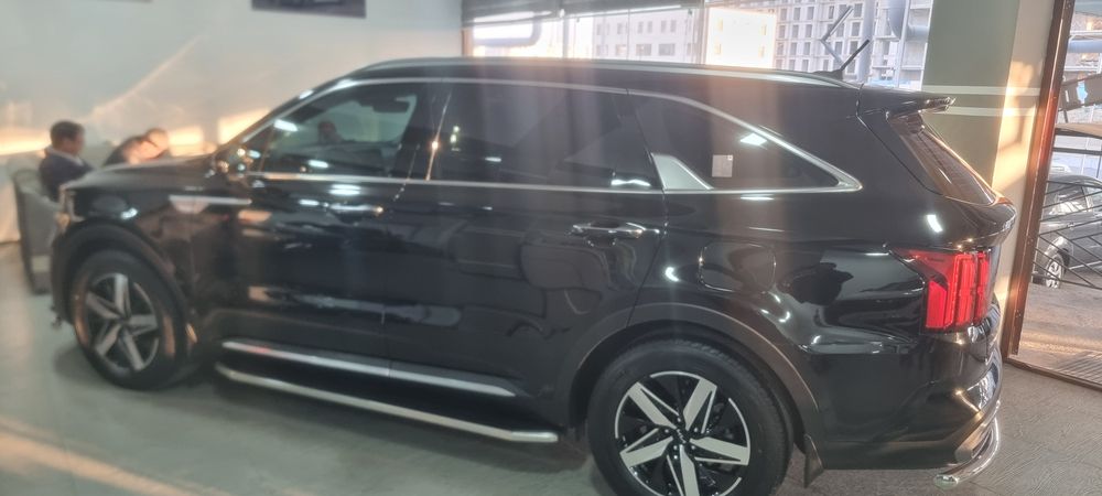 Продаётся кия саренто 2023 год радное краска  7 местный