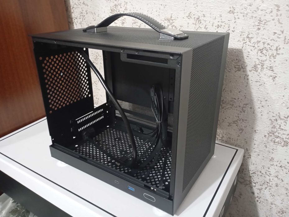 Корпус Shiny Snake G200 mini itx