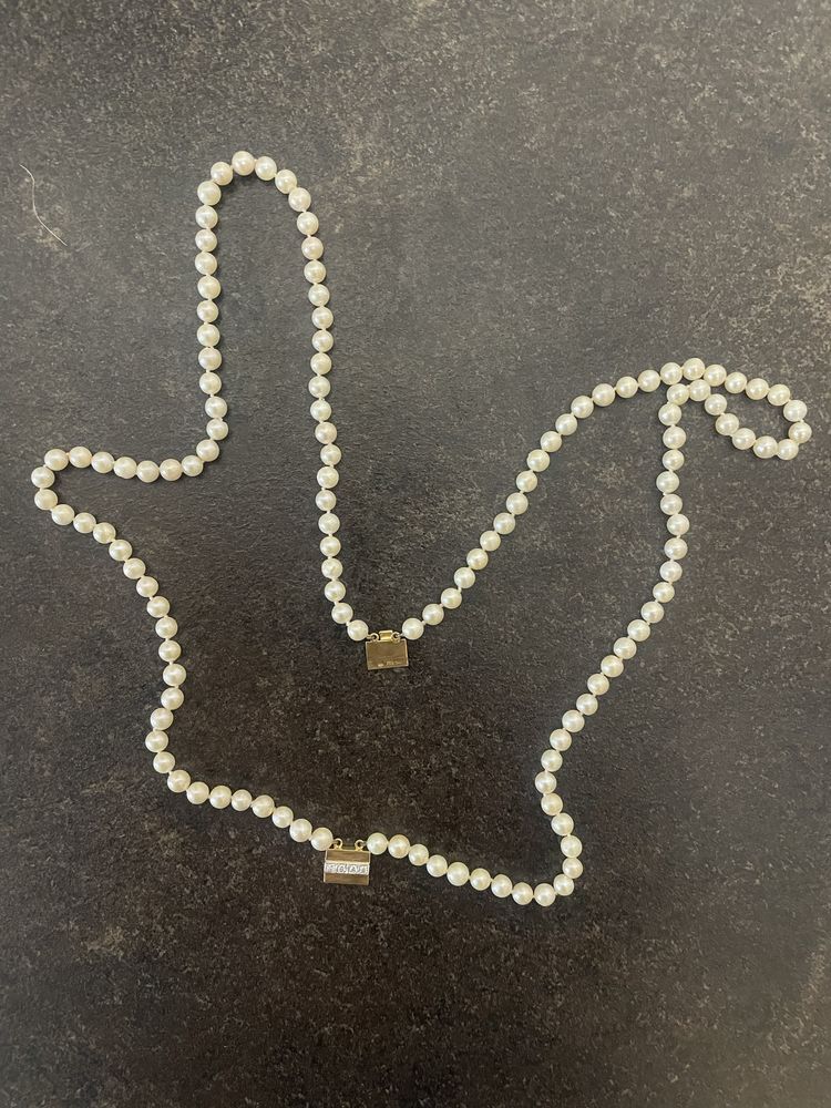 Perle naturale cu încuietoarea de aur de 18 k si patru diamante 0,10 k