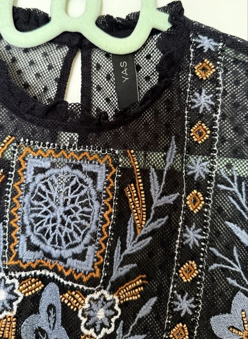 Bluza YAS neagra cu broderie si volane