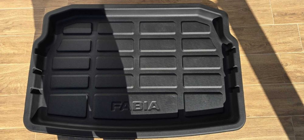 Frogum ProLine стелки + оригинална тава багажник Skoda Fabia IV