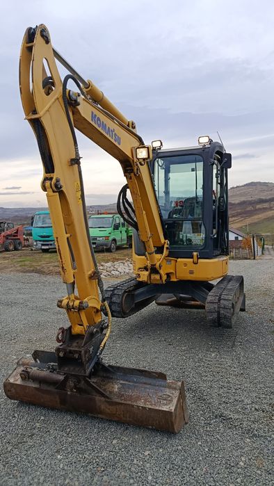 Mini-excavator komatsu