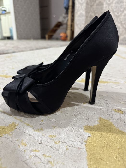 Продам черные туфельки