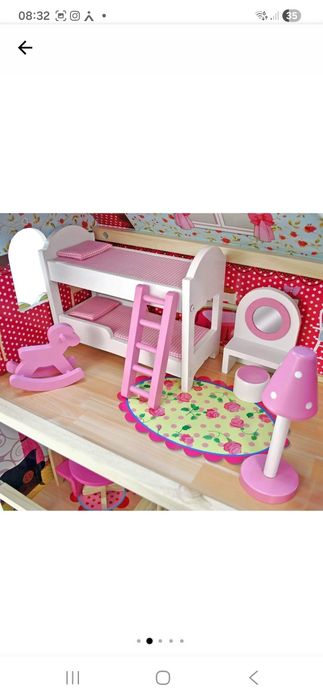 Casa de papusi din lemn cu mobilier din lemn si iluminat cu LED