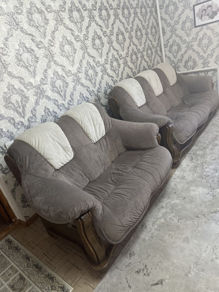 Продам диван креслр