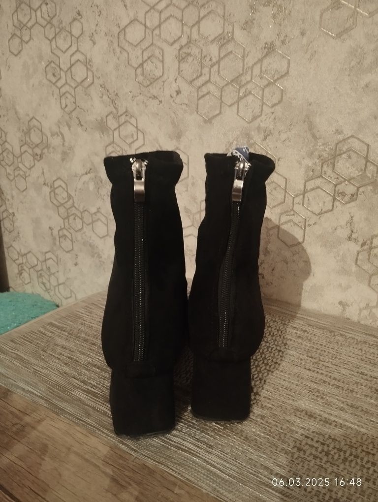 Продается полу сапоги замшевые
