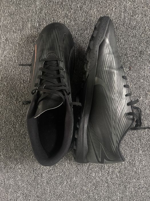 Adidași de fotbal Puma – Mărimea 44.5 – Negri – Crampoane sintetice