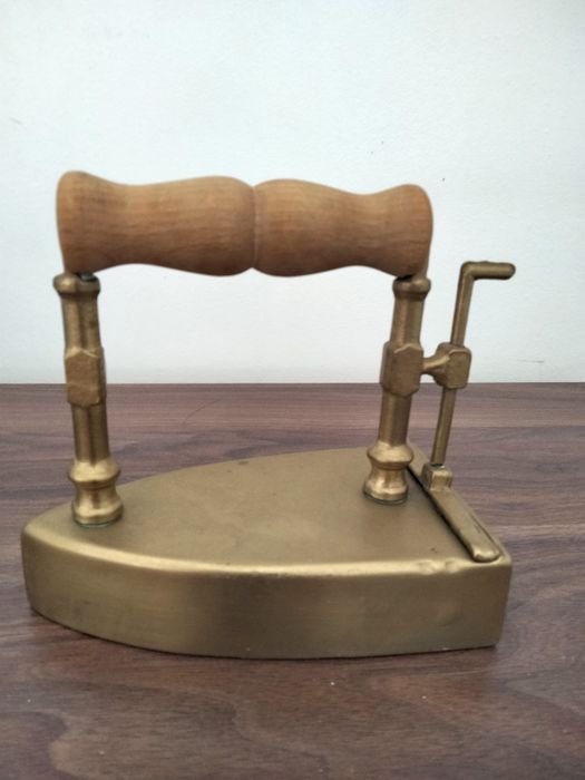 Călcător vechi, bronz