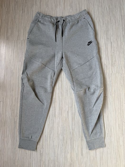 Чисто нов и оригинален Nike Tech Fleece,размер L