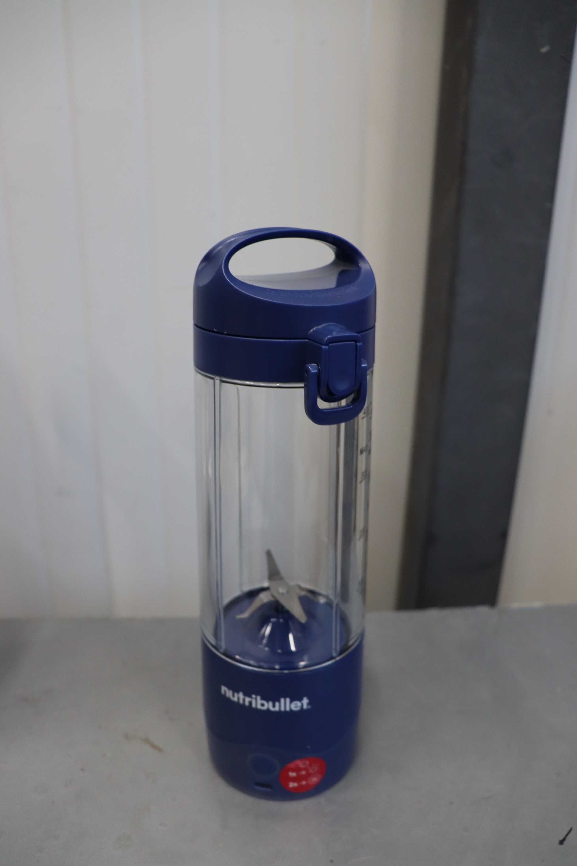 Преносим блендер Nutribullet NBP003B, Чаша 475 мл, USB-C, НЕ РАБОТИ!