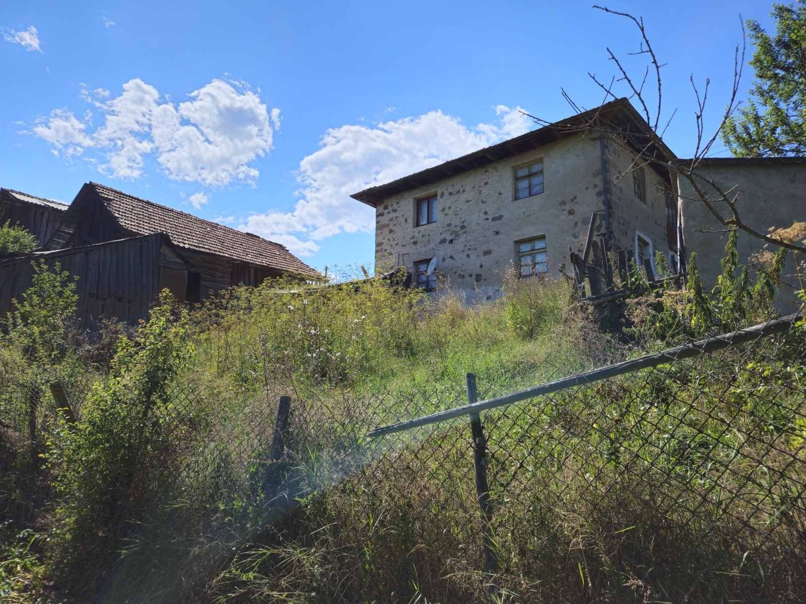 Продавам къща с.Буйново