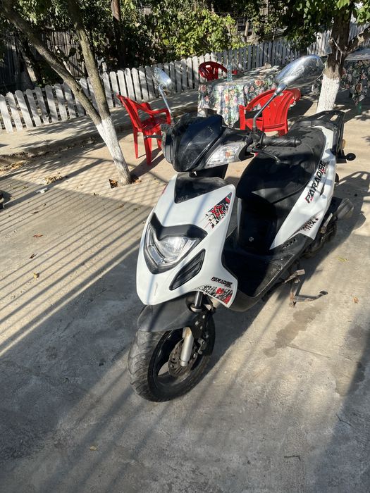 Scuter pe benzina