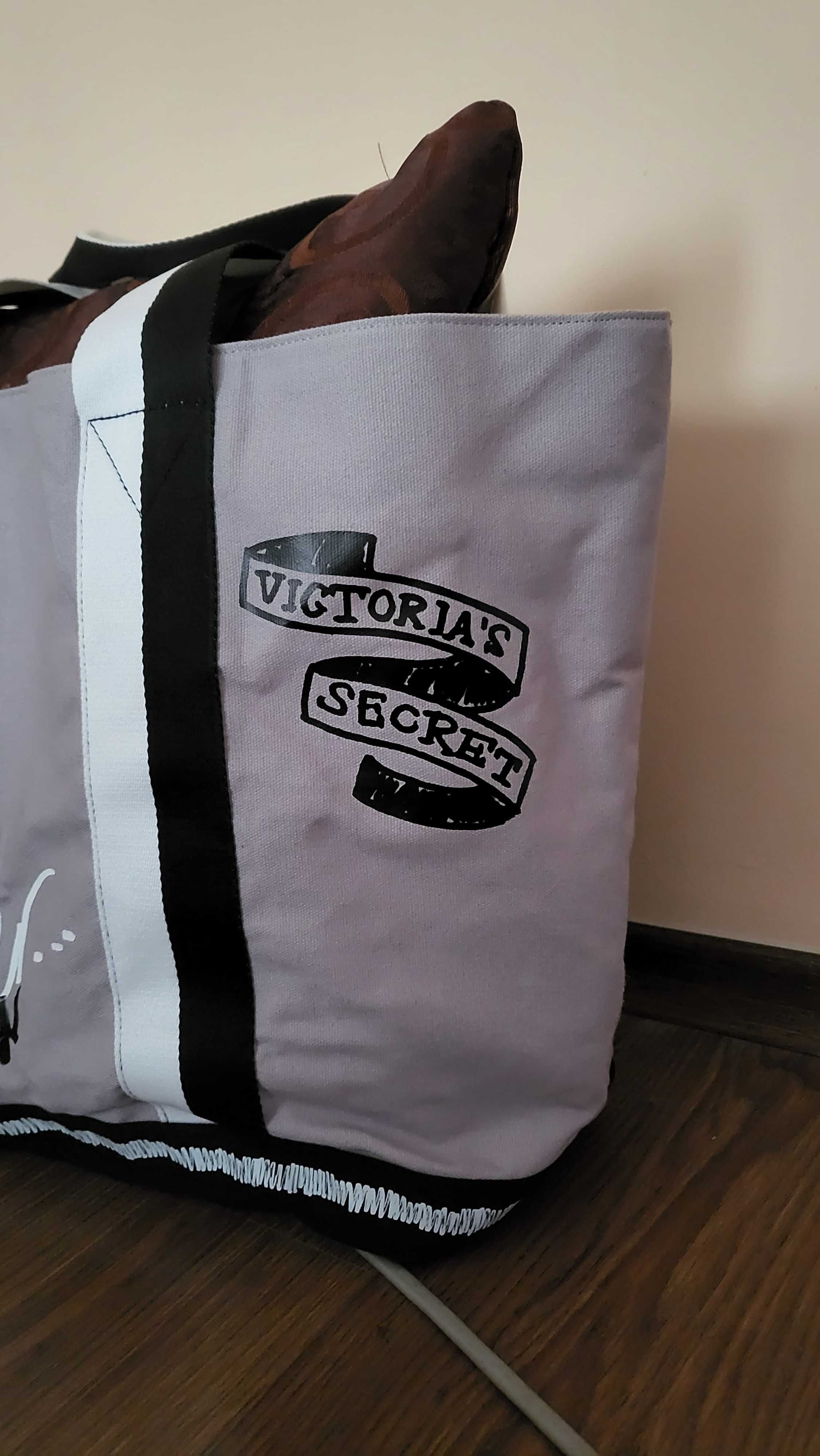 Намалени! Нови Victoria's secret голяма чанта с етикети