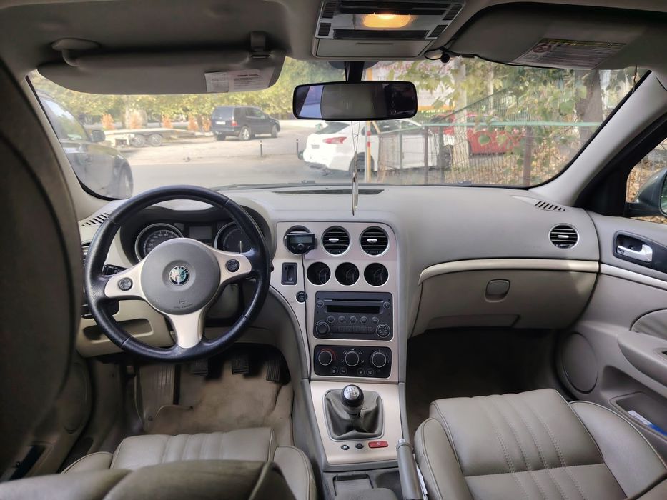 Vînd alfa romeo 159