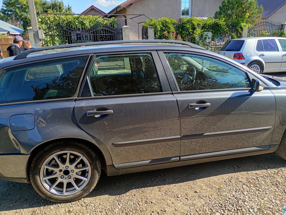 Volvo v50 partea din spate avariata