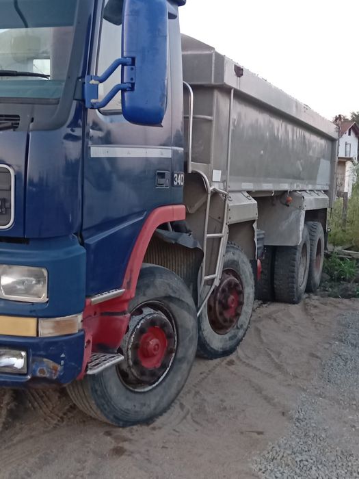 Vând sau schimb camion Volvo 8×4 cu buldoexcavator