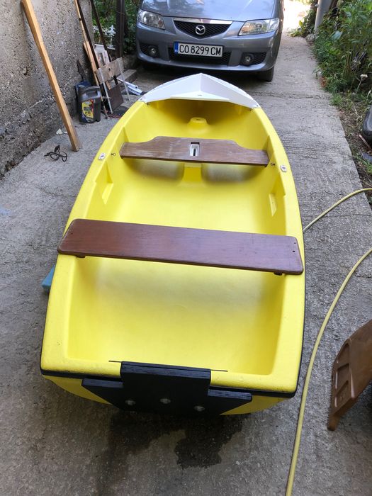 Ветроходно моторна лодка 330