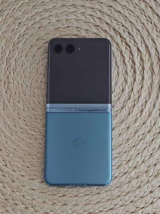 Продавам Motorola Razr 40 Ultra