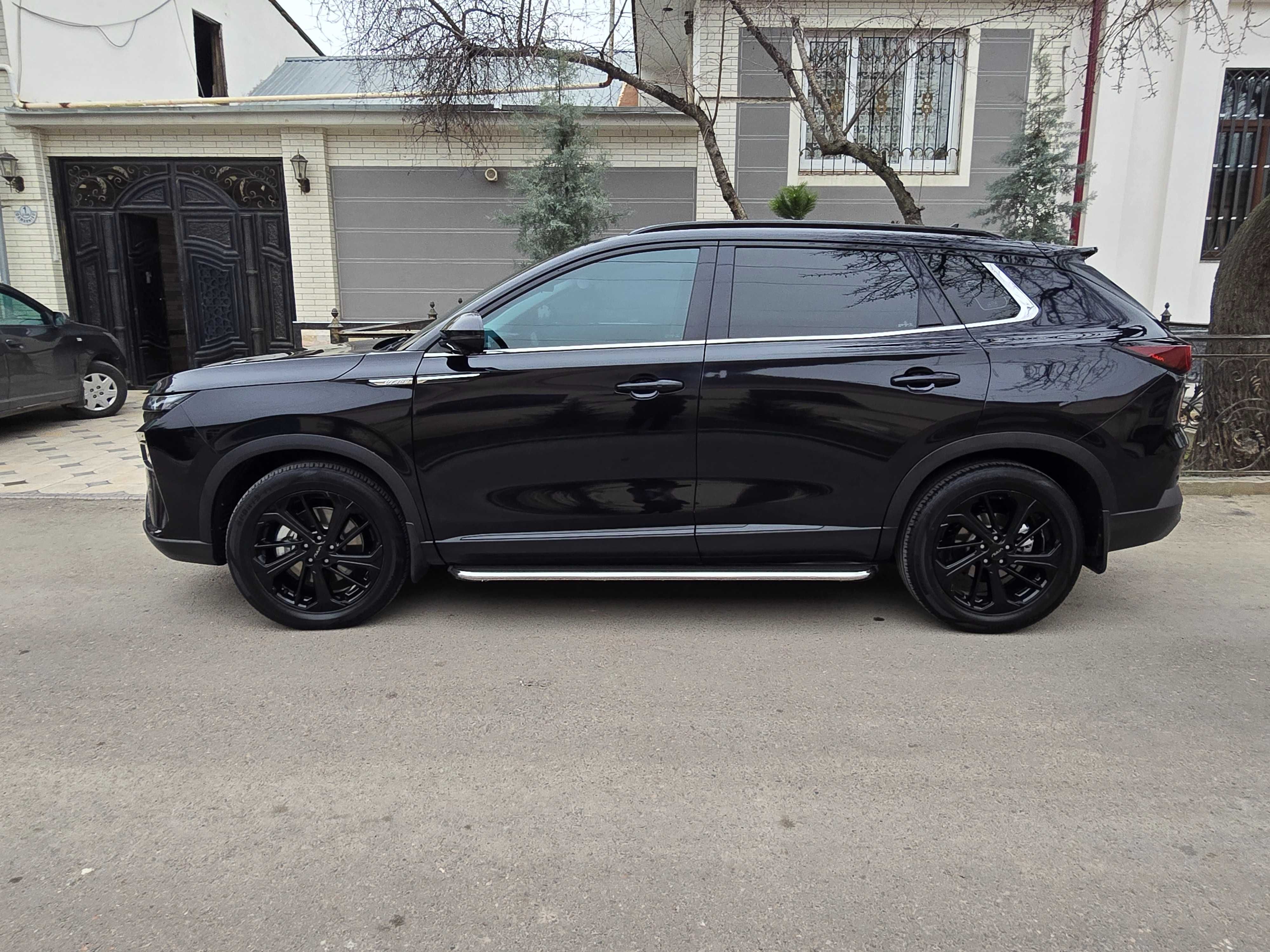 Prodayo'tsya Dong Feng Aelous Huge, Hybrid, 1,5 litr turbo + elektro.