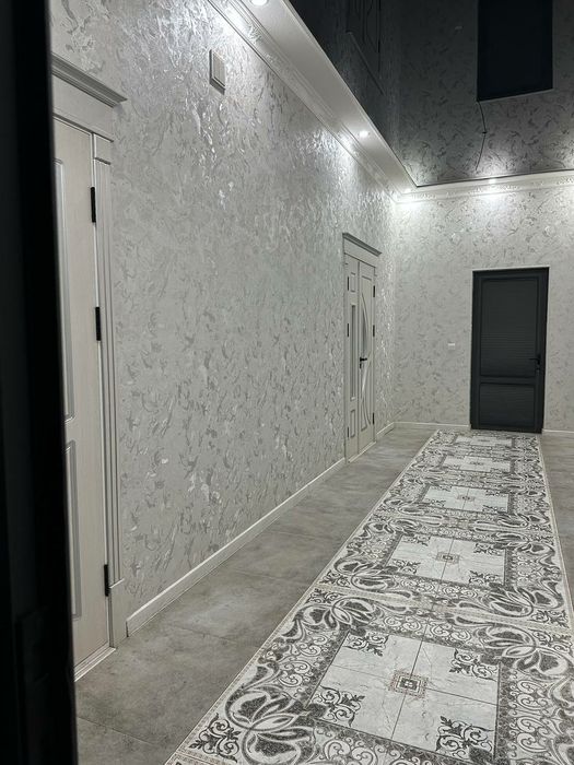 Uy sotiladi. Yangi qurilgan hovli