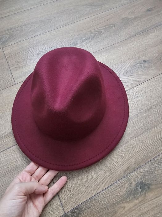 Pălării  măsura 52-54 cm.