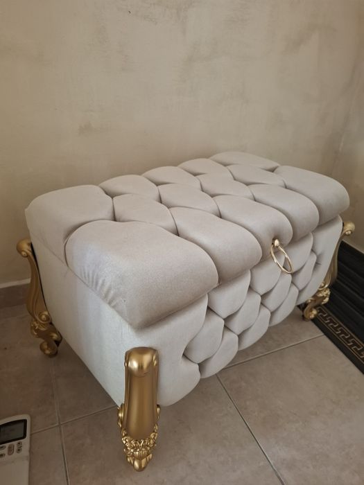 Нова табуретка тип кутия за бижута.Много красива.