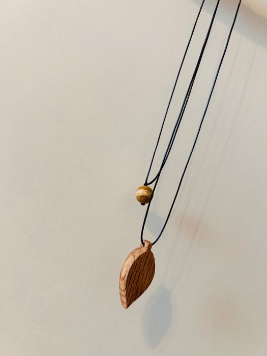 Дървени колиета ръчна изработка от естествено дърво и камъни