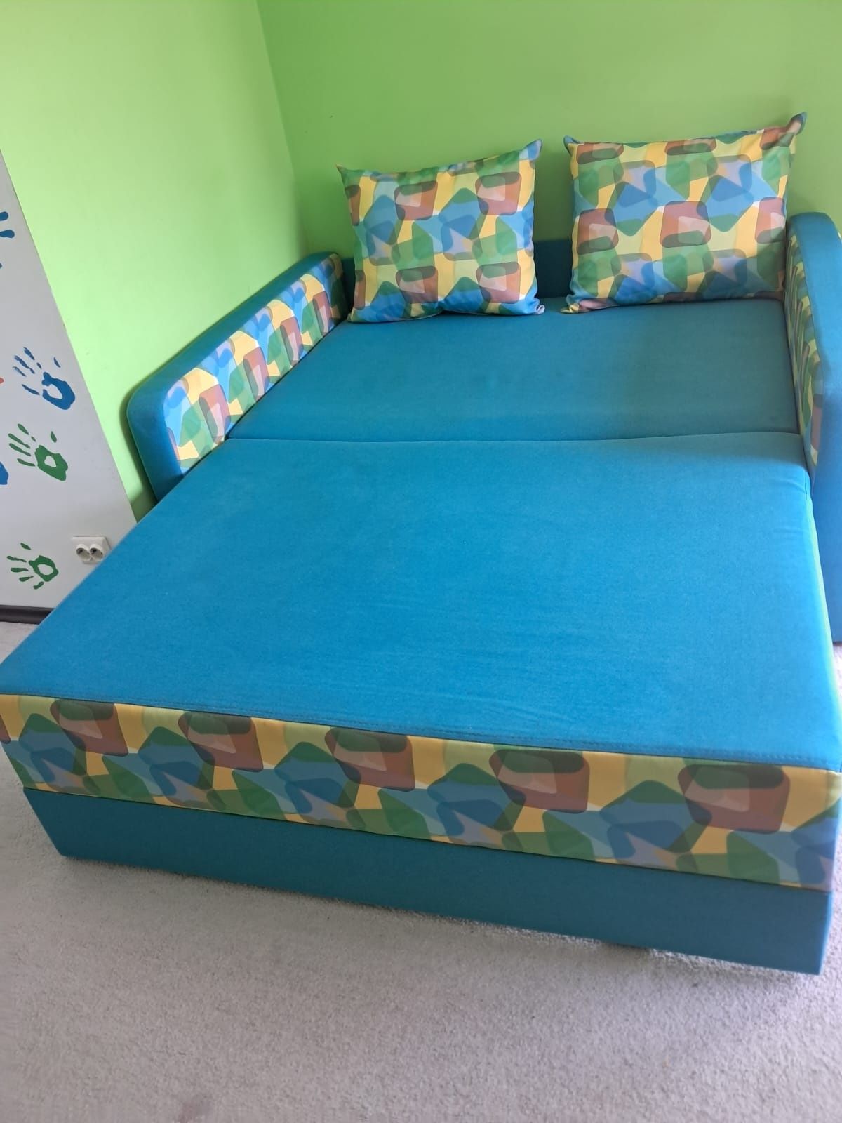 Canapea extensibila cu loc pentru depozitare