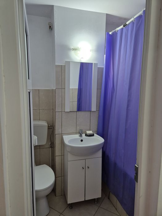 De închiriat apartament 2 camere Comanesti  Etaj 1!