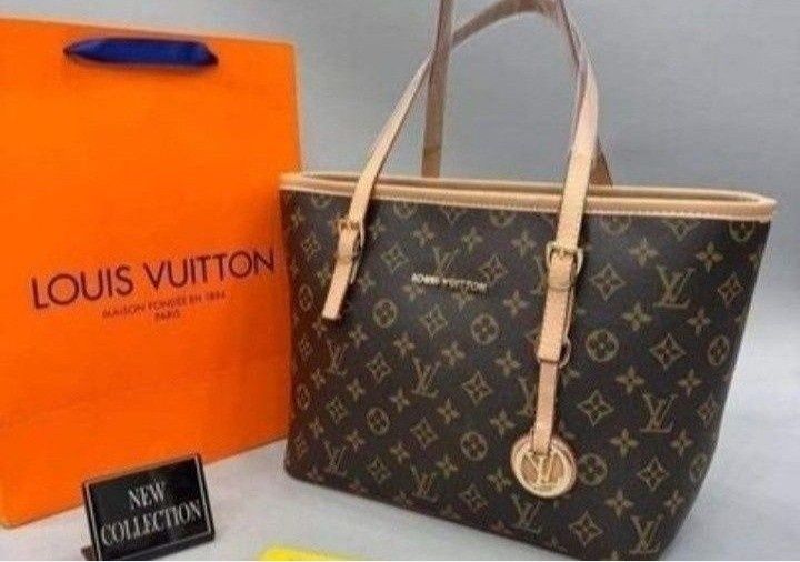 Set-esarfa+geanta dama model office,logo metalic auriu+portofel sacule